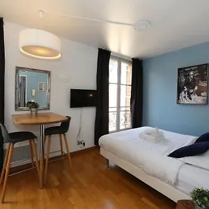 Service - En Face Du Musee - 5 Appartement Paris